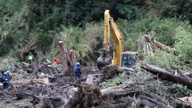 Con maquinaria pesada y 25 rescatistas buscan a cuidador de termas El Amarillo
