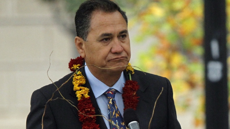 Alcalde de Isla de Pascua fue detenido por riña en su oficina