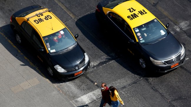 Postergan pago de permisos de circulación de taxis y transporte escolar