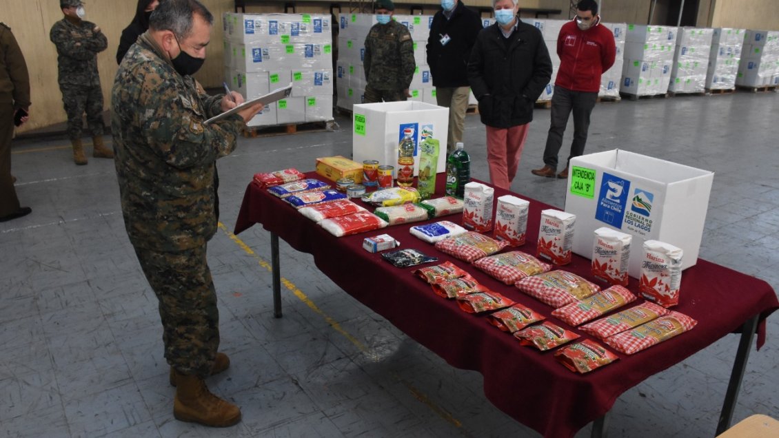 Cajas de alimentos en Los Lagos: Reemplazan legumbres por fideos y arroz