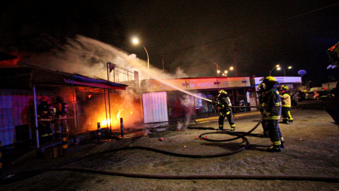Detienen a presunto autor de incendios en florerías del Cementerio 3 de Iquique