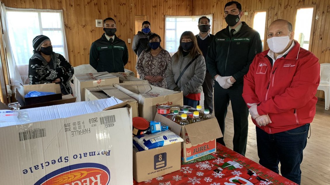 Gendarmes y reos donaron alimentos a familias de Ancud