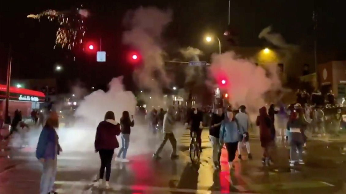 Protestas se recrudecen en Mineápolis por muerte de afroamericano a manos de la policía