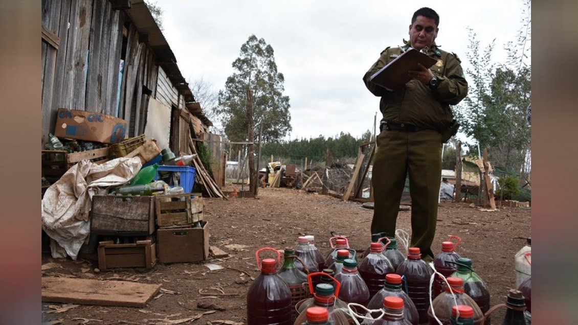 Carabineros incautó 280 litros de alcohol artesanal en locales clandestinos de Chillán
