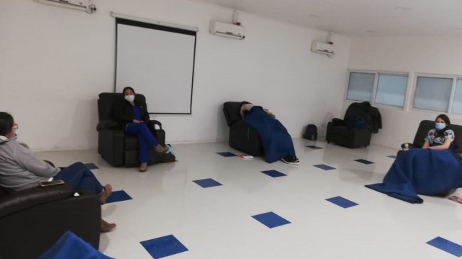Se quedaron sin cupo en residencia sanitaria: Funcionarios de la salud se aislaron en salón del hospital