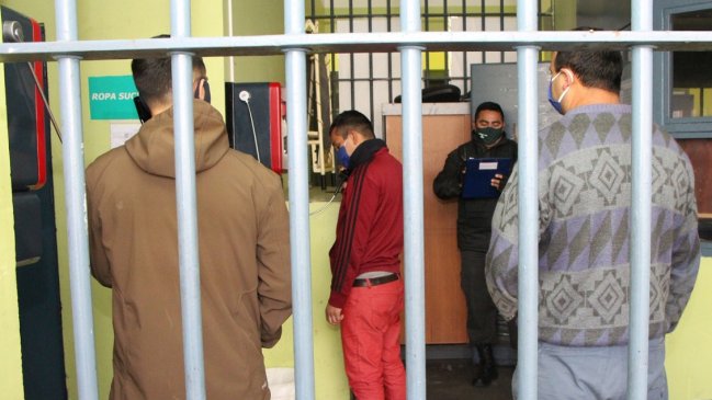 Reos del Biobío tendrán acceso liberado a teléfonos públicos