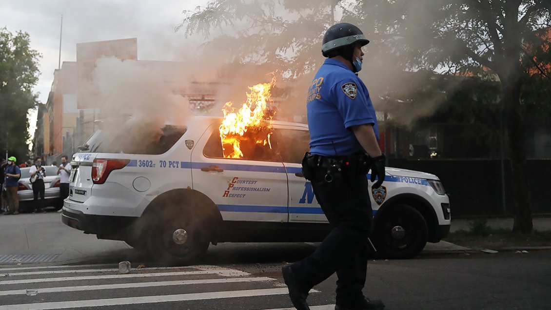 Continúan las protestas y disturbios en EE.UU.: Decretan toque de queda en varias ciudades