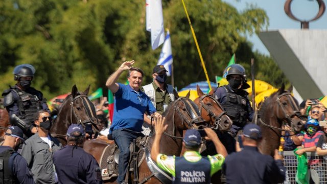 [Fotos] Bolsonaro se paseó a caballo entre miles de personas en plena ...