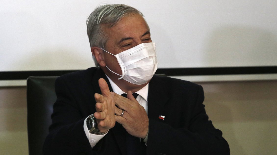 Mañalich retrocede en las cuarentenas de 10 días para casos leves de Covid-19