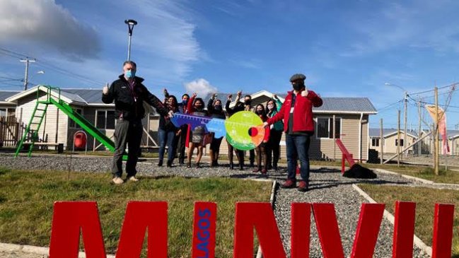 Casi 400 familias recibieron sus casas en Puerto Montt en ceremonia con distanciamiento social
