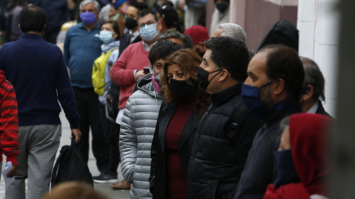 Covid-19: Colegio Médico pide considerar caso sospechoso a quien tiene sólo fiebre