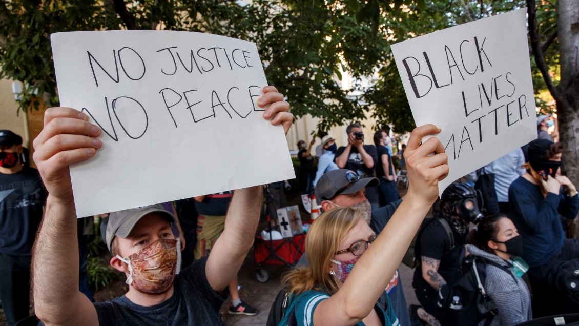 Endurecen cargos contra policía que mató a George Floyd e imputarán a sus compañeros