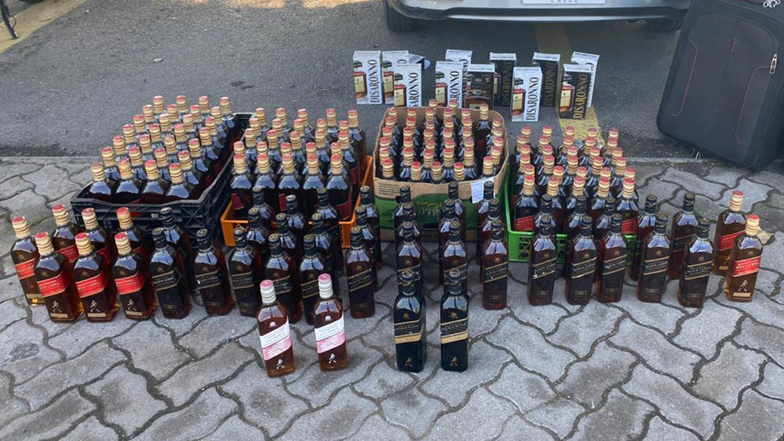 Desbaratan empresa clandestina que fabricaba y falsificaba whisky en Melipilla