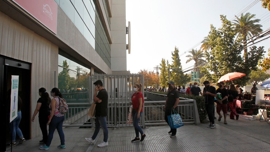 Sernac recibió múltiples reclamos por empresas que obligan a clientes a asistir a sus oficinas