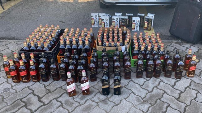 Desbaratan empresa clandestina que fabricaba y falsificaba whisky en Melipilla