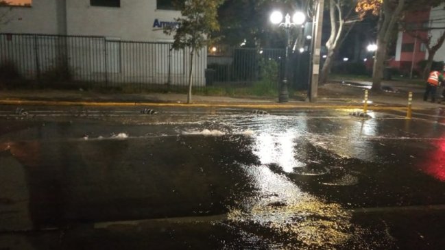 Rotura de matriz provocó corte de agua potable en un sector de Providencia