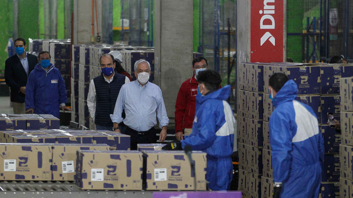 Piñera informó que se han entregado más de 500 mil cajas de alimentos en la Región Metropolitana