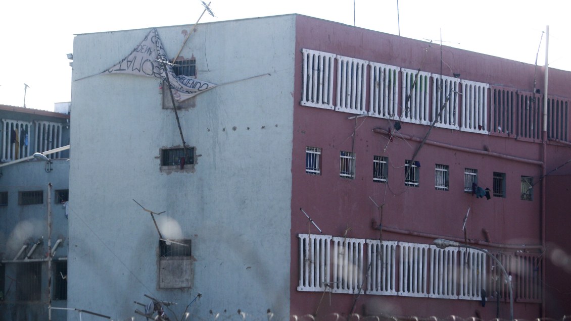 Cárcel de Concepción habilitó espacio para 800 reos provenientes de la Región Metropolitana