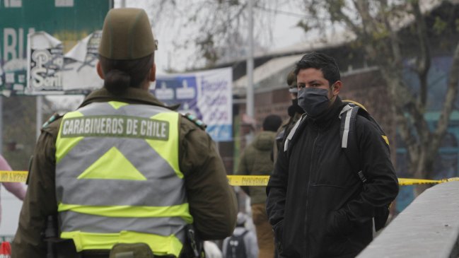 Dos hombres con Covid-19 fueron sorprendidos por Carabineros en el centro de Santiago