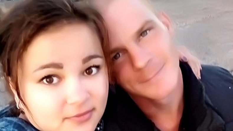 Pareja viajó a emborracharse y es investigada por abandonar a la muerte a sus mellizos