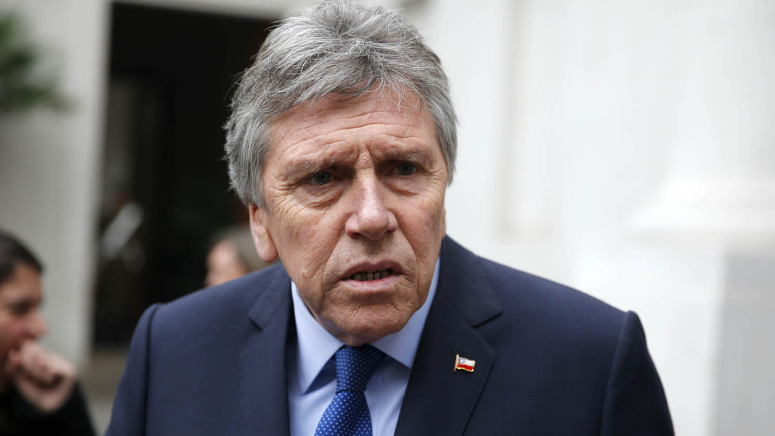 Capitán (r) acusa que ministro Espina rechazó 32 audiencias para denunciar al general Martínez