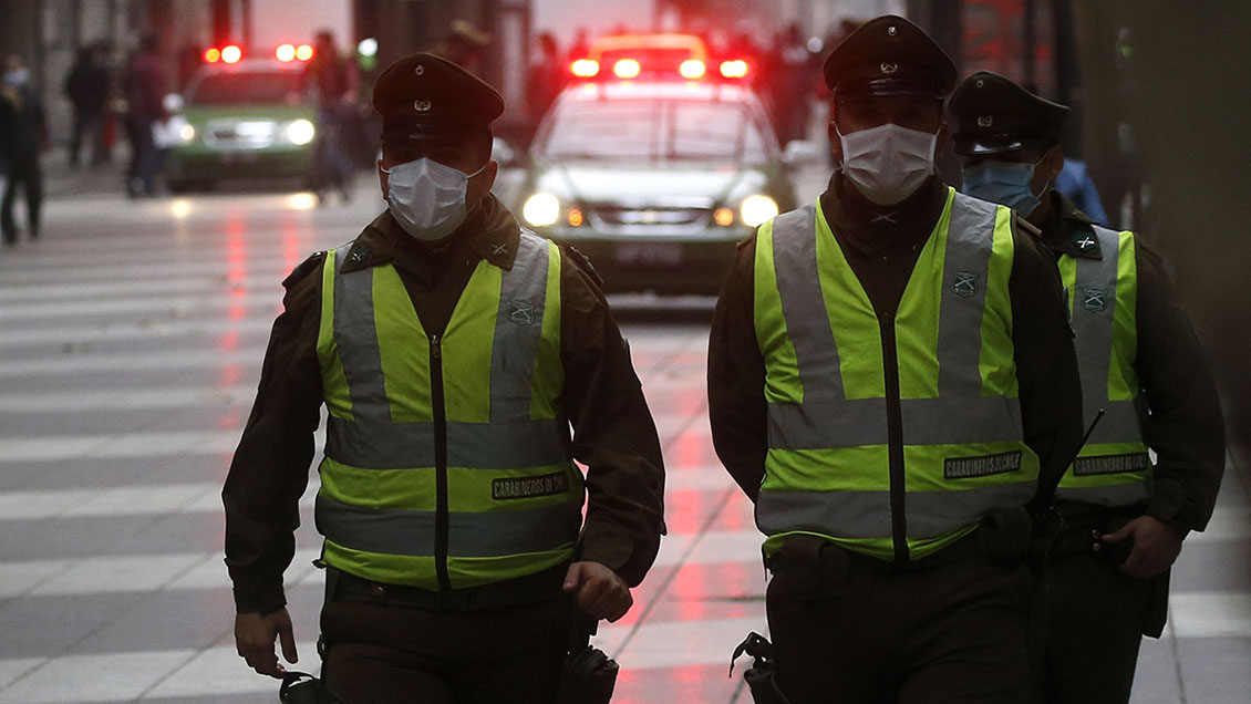 Por porfiados: Dos hombres van a prisión tras incumplir cuatro veces las medidas sanitarias