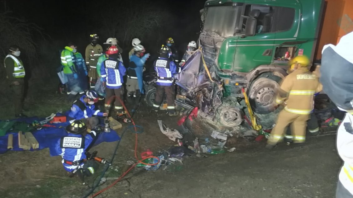 Niño de nueve años murió cuando un camión destrozó el auto en el que viajaba