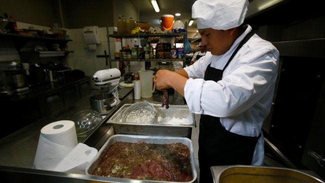 Ministerio de Economía presentó protocolo para reapertura de restaurantes, hoteles y cafés