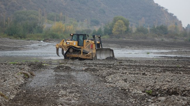 Realizan trabajos de limpieza y canalización en ríos y cauces de O'Higgins