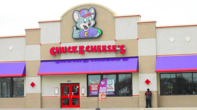 Popular restaurante Chuck E. Cheese al borde de la quiebra en Estados Unidos