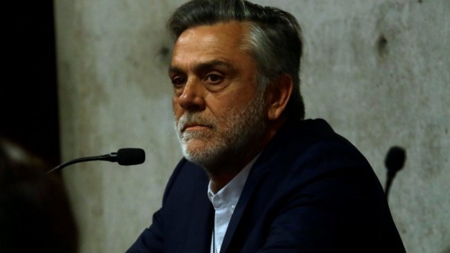 Rechazo transversal a propuesta de Longueira de suspender plebiscito constitucional