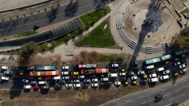 Cuarentena en Santiago: Movilidad casi no disminuyó en comunas de menores ingresos