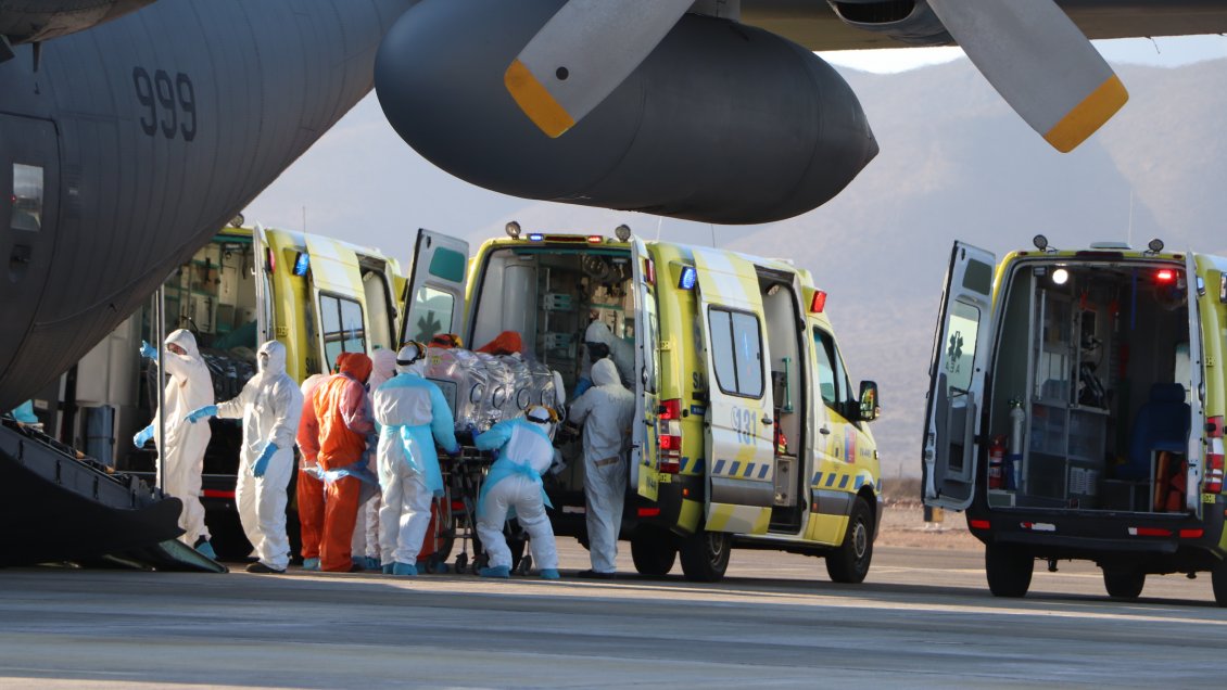 Cuatro pacientes Covid críticos fueron trasladados de Santiago a Coquimbo