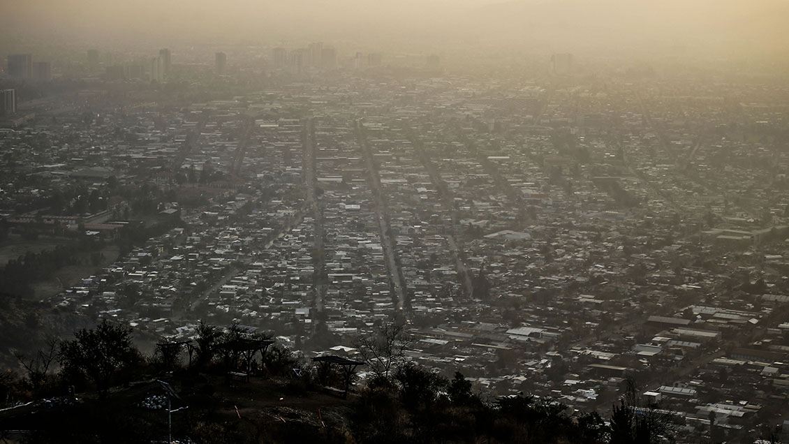 Decretan primera preemergencia del año para este domingo en la Región Metropolitana
