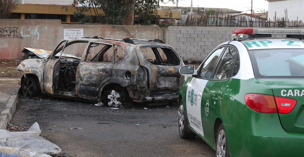 Preocupación existe en Valparaíso por el aumento de autos abandonados y quemados