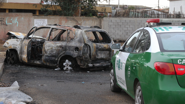 Preocupación existe en Valparaíso por el aumento de autos abandonados y quemados