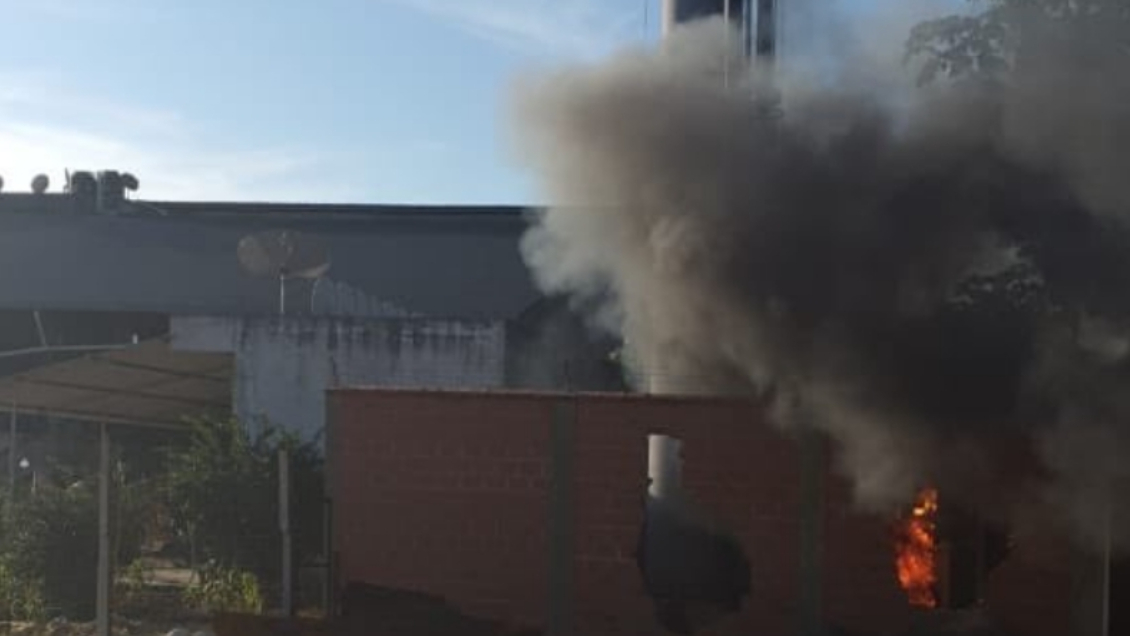 Tres detenidos en Bolivia tras ataque a antenas por temor a la propagación del Covid-19