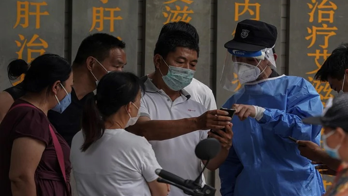 China reconoce la mala higiene de sus mercados e insta a una reforma urgente tras rebrote en Pekín