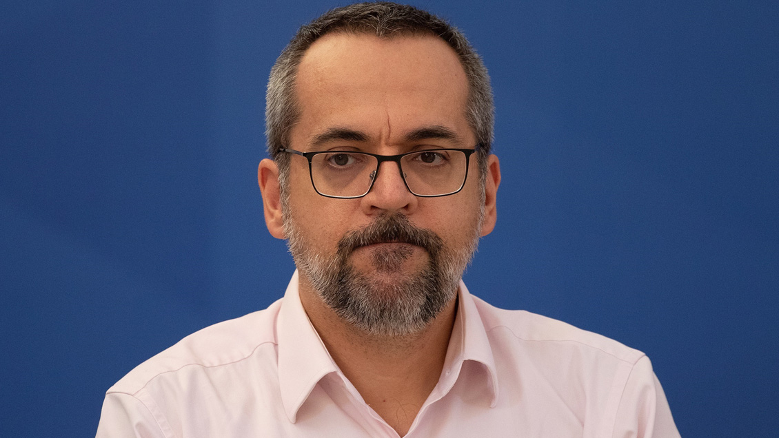 El ministro de Educación de Bolsonaro anunció su renuncia en medio de crisis política