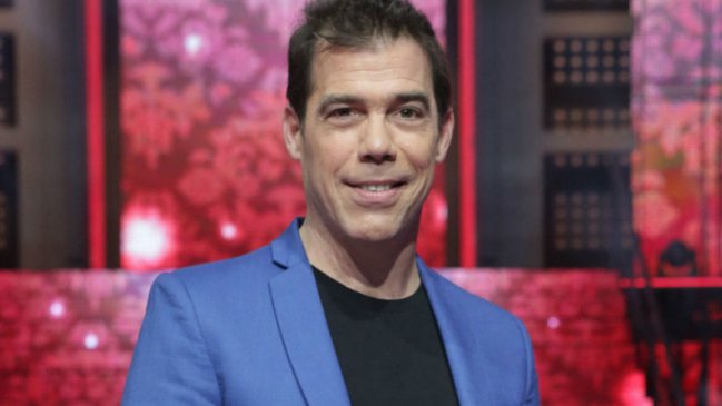 Álvaro Escobar se enteró por la prensa de su desvinculación de TVN