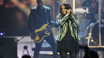   Alanis Morrissette lanza versión en vivo de su éxito 