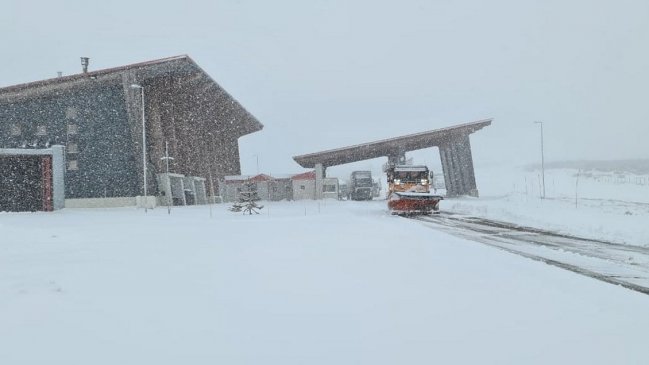 Las nevadas obligaron al cierre del Paso Internacional Pino Hachado en La Araucanía