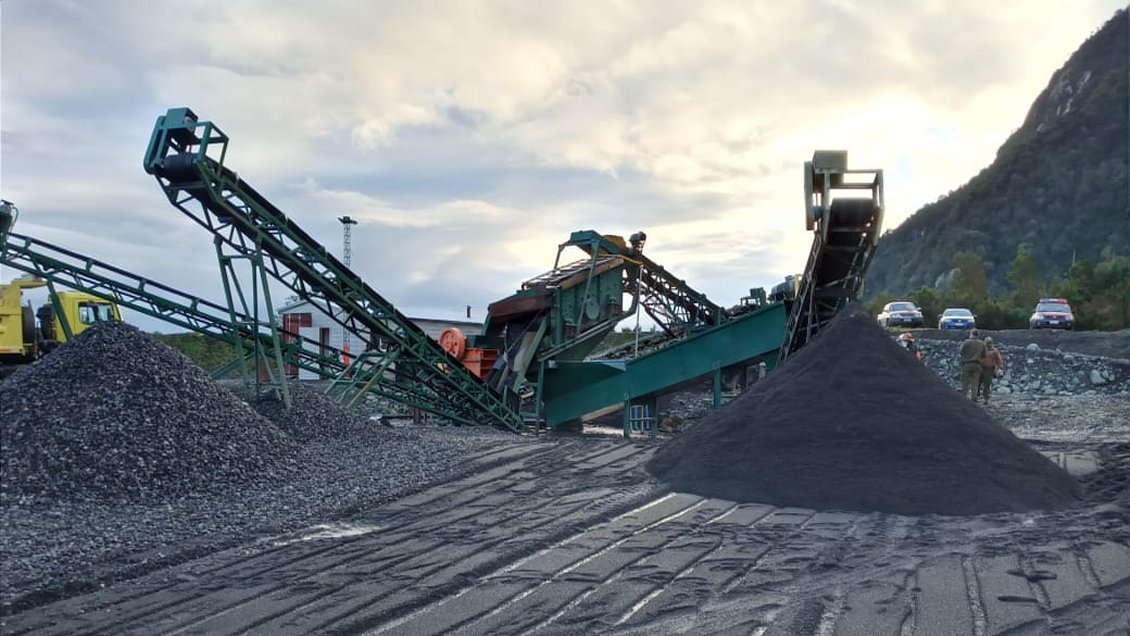 Trabajador murió aprisionado por máquina chancadora de piedras en Chaitén