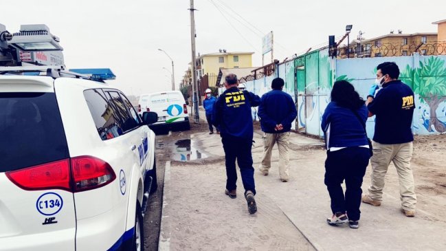 Investigan el hallazgo de un feto en recámara de paso de aguas servidas en Arica