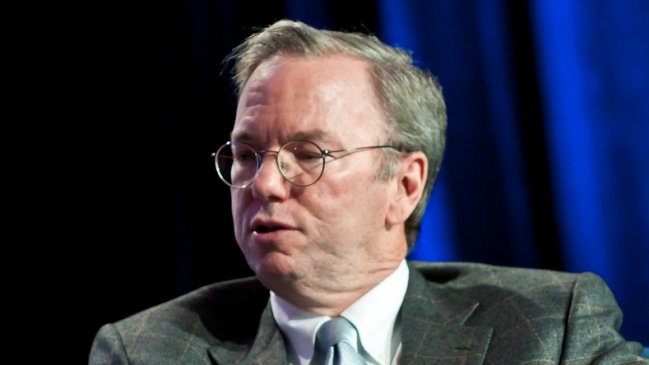 Ex CEO de Google acusó a Huawei de 