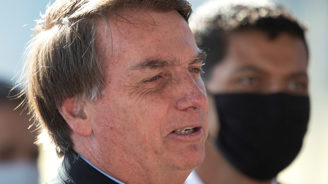 La Justicia ordena que Bolsonaro sea multado si no usa mascarilla