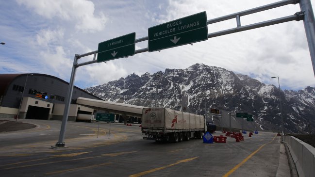 Argentina reabrirá fronteras con Chile para casos excepcionales