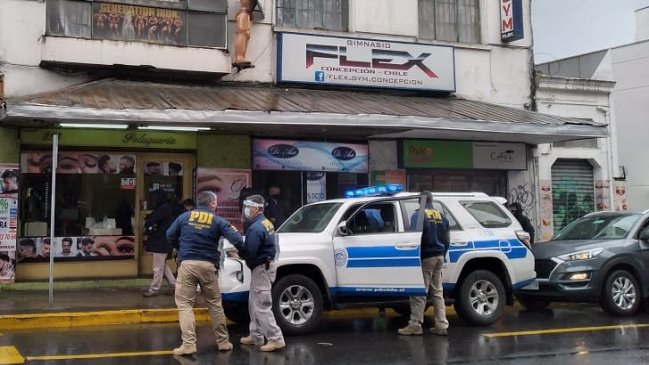 Detienen a 11 personas entrenando en un gimnasio en Concepción