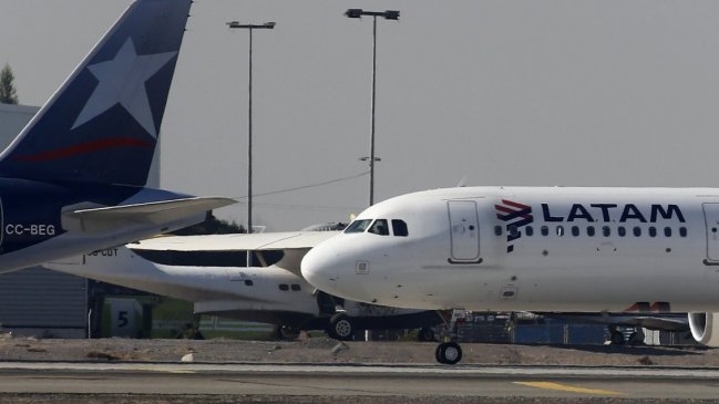 Latam suspendió 23 rutas debido a restricciones de viaje
