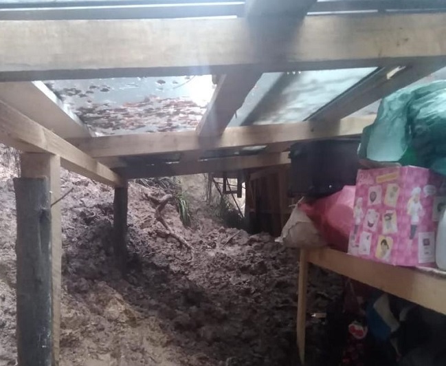 Sistema frontal provocó caída de cerro que destruyó una casa en Florida